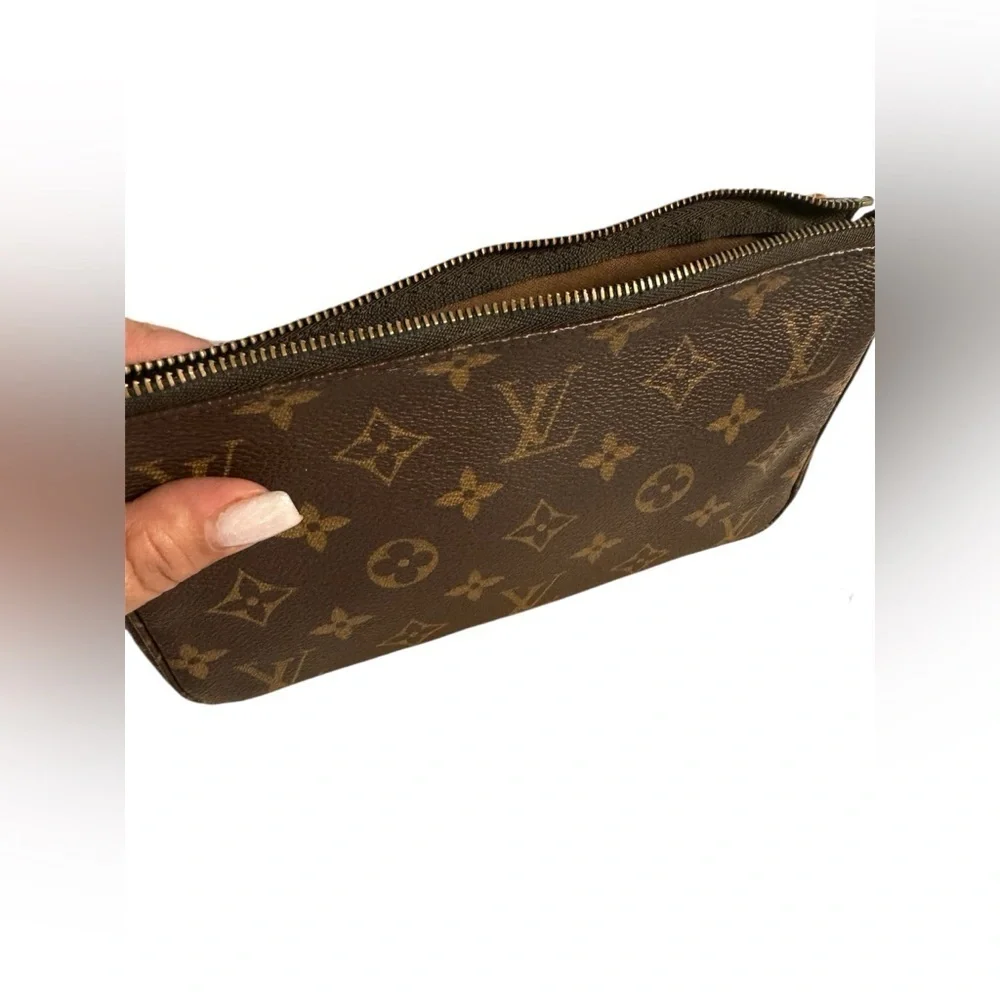LOUIS VUITTON Pochette Accessoire  Monogram Canvas